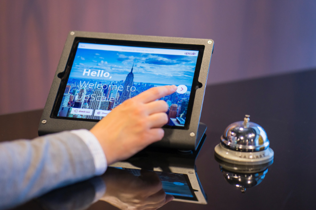 Lee más sobre el artículo ¿Qué es el check in y check out en un hotel? Paso a paso para hacerlo correctamente con ejemplos